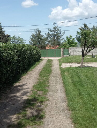 Avala, kragujevacki put. 200 m2, uknjizena 130000e