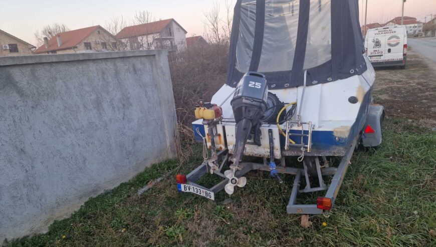 Prodajem camac sa motorom i prikolicom