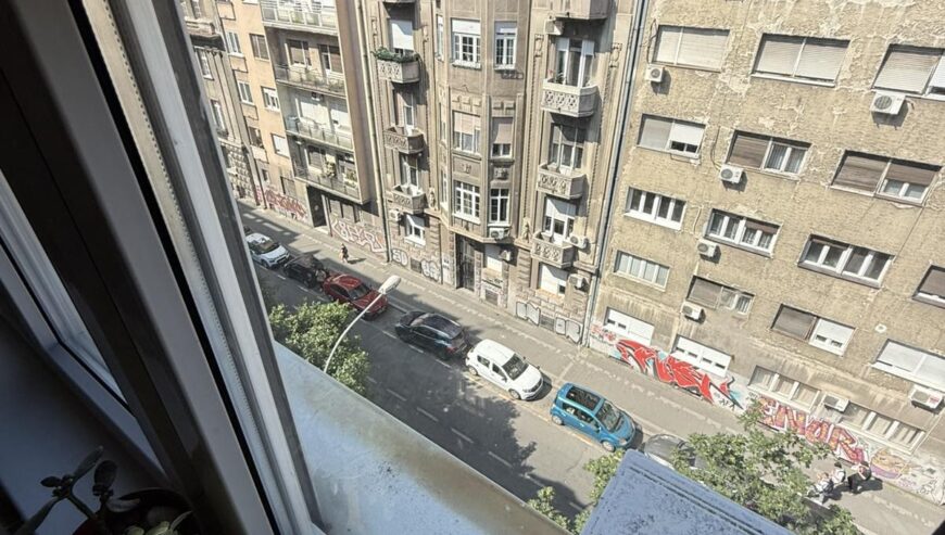 Izdaje se 1,5 namesten stan, ul. Kraljice Natalije